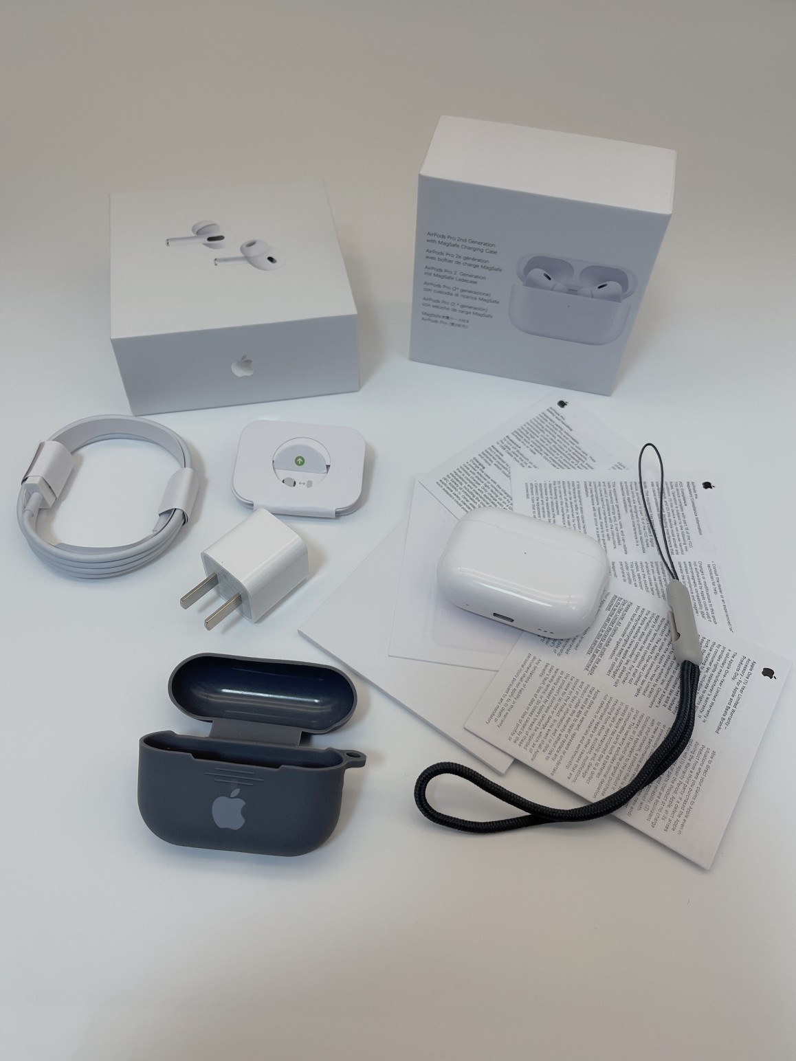 【五代天花板】最新顶配苹果五代耳机airpodspro2 完美破解16弹窗音量滑动加减 充电仓蜂鸣提示   耳机带电池锂电保护板 1:1还原 五代pro2 三代pro 三代pro2蓝牙耳机1序列号官网可查!！!!!!airpodspro真正实现anc降噪深度 35-38db 并非市面上只有降噪页面版本所能比拟，2最新版本加入负一屏电量长显共享音频双麦克风五码合一，采用比彩创壳更佳的资江原壳，完美优化跳电问题，真正实现原版1:1,3耳机功能全面贴合，原版包装自带三套大中小型号耳塞