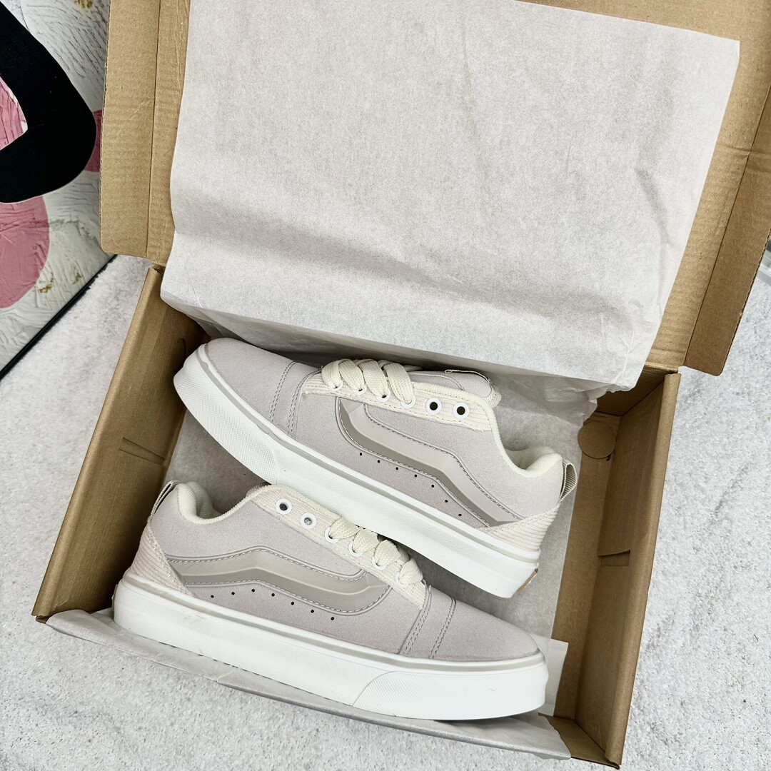  万斯 Vans Knu-Skool 奶油 面包鞋 36-44码数 男女现货