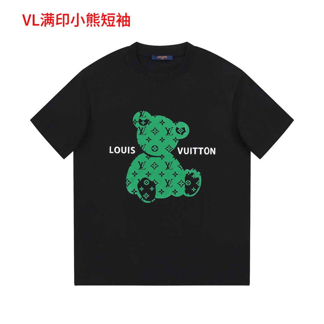 VL满印小熊短袖Louis Vuitton路易威登卡通小熊印花短袖T恤 LV满印小熊图案短T，简约百搭男女同款，精选200g纯棉面料，高克重和高支数使其手感既厚实又细腻，