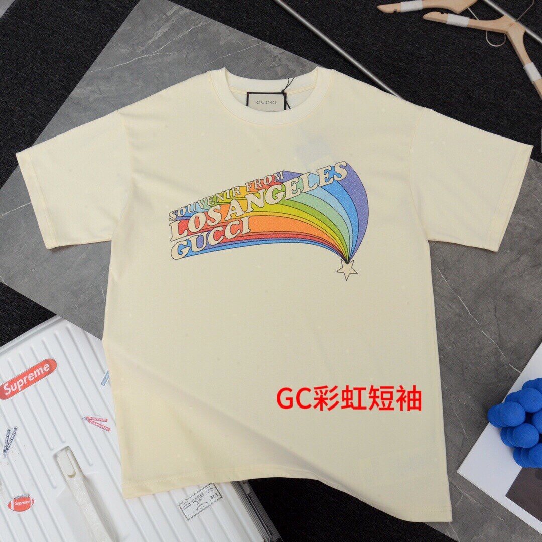 GC彩虹短袖古驰GUCCI 2023新款洛杉矶彩色流星印花短袖高版本高品质原版面料专柜同步顶级复刻 网红明星同款简约时尚的学院风设计~胸前的设计中融入青春活力的