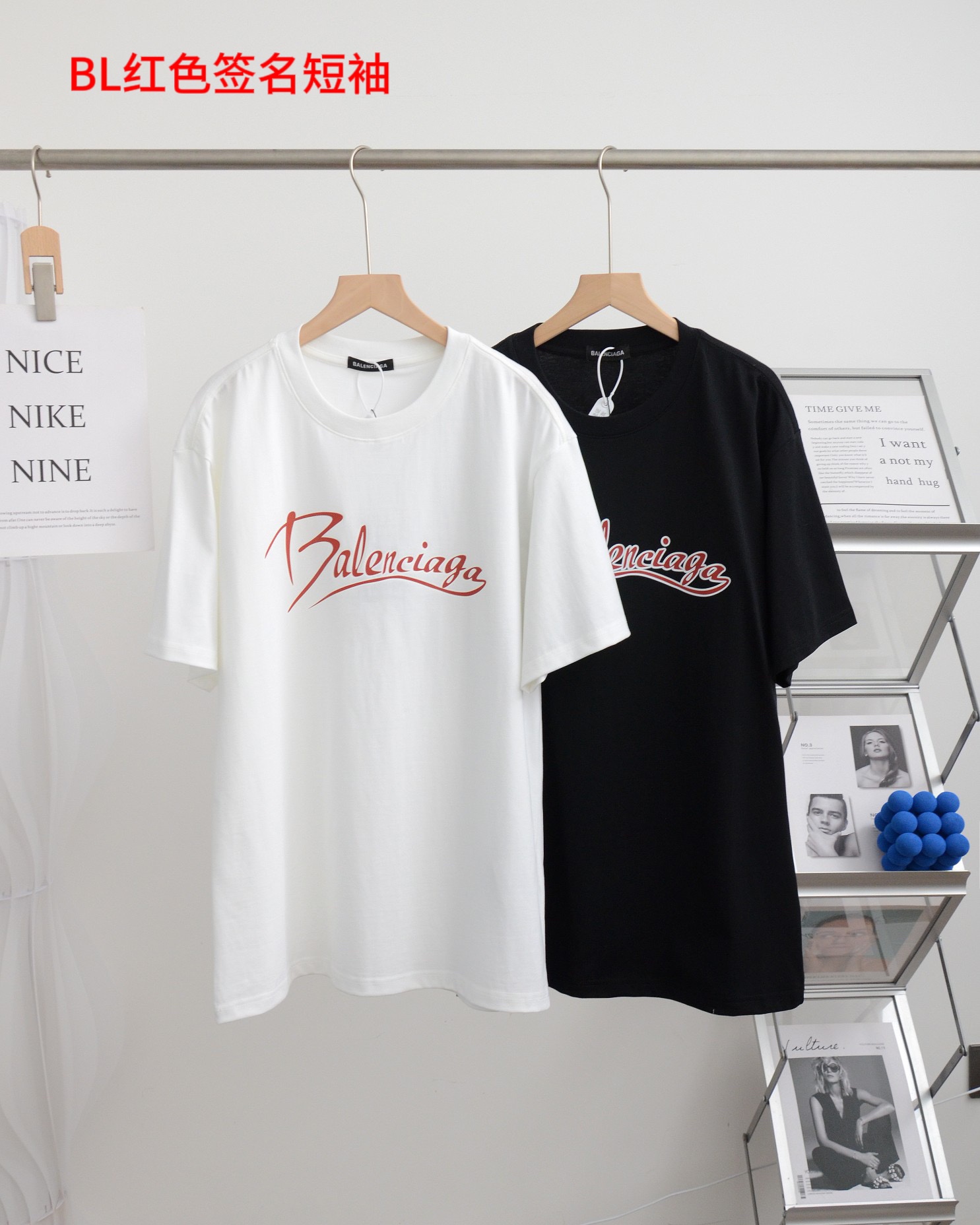 BL红色签名短袖BALENCIAGA/巴黎世家 B家 经典极简字母logo印花短袖T恤- 200g100%全棉双纱 宽松oversize版型 百搭不挑人情侣款男女同款- 采用数码直喷印花工艺 高度还原ZP色调 绝对的吸睛款颜色:黑色  白色 尺码:M-4xl