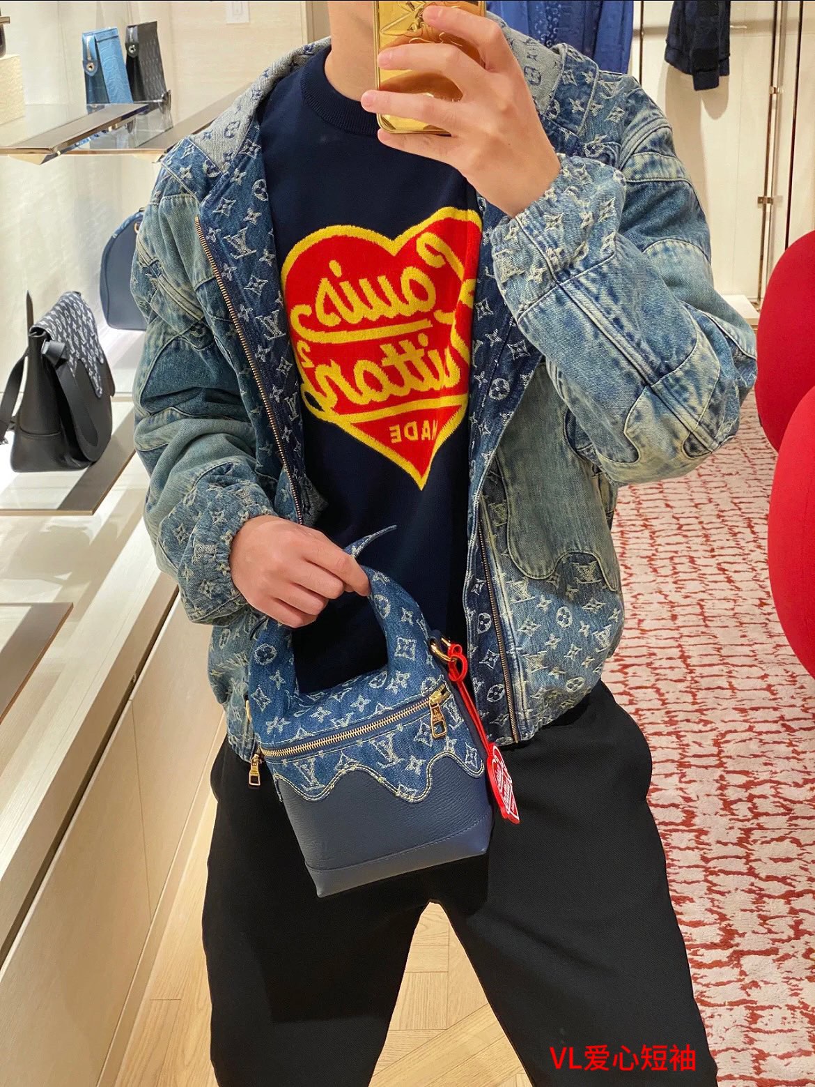 VL爱心短袖Louis Vuitton x Nigo2 LV 路易威登 联名限定款提花爱心情侣短袖 T恤-      顶级版本，胸口爱心印花联名标语标识超级醒目好看！！原版Os一致出货，男女通吃版型！！颜色：黑色 白色尺码：M-4XL