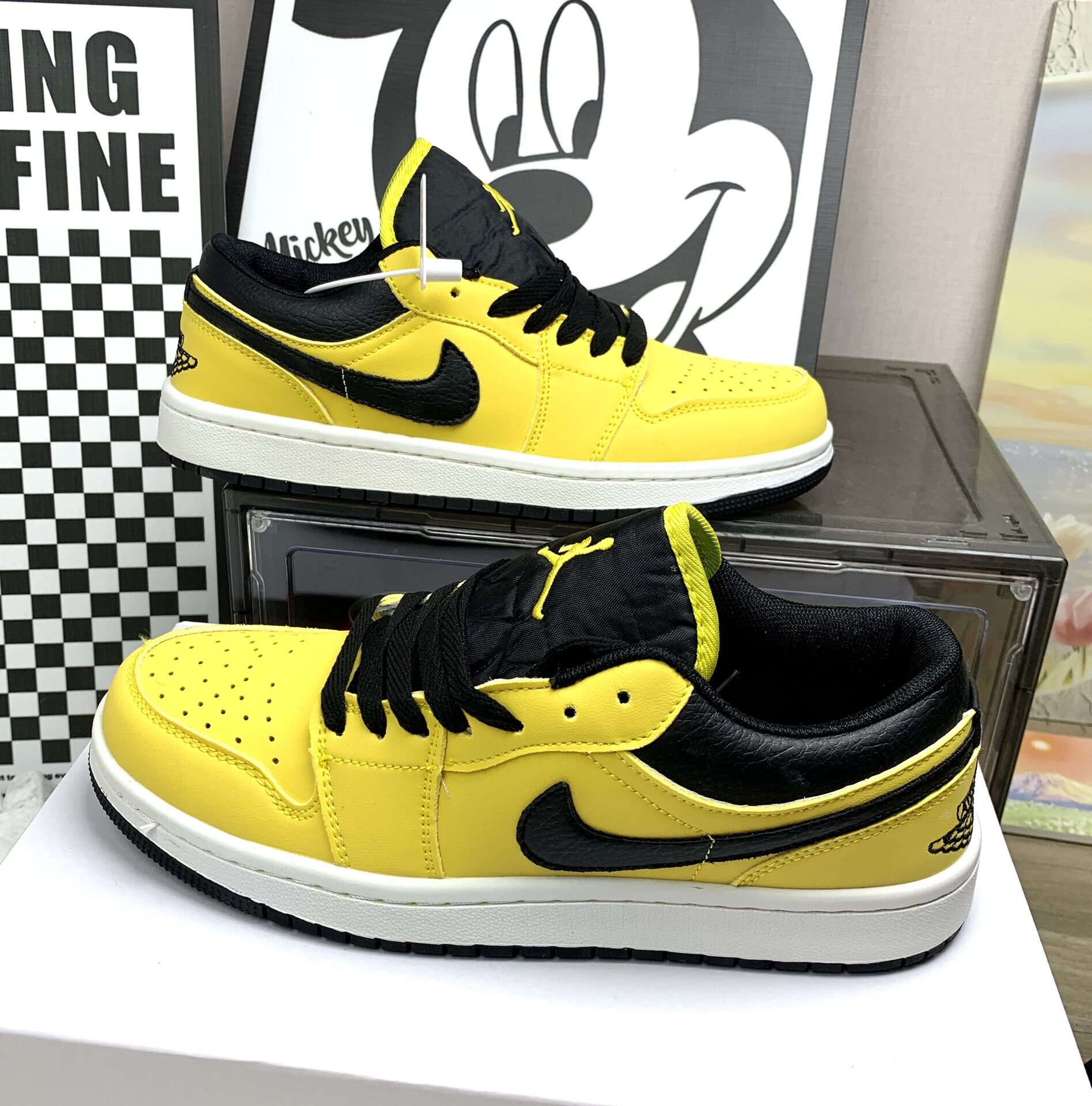 Air Jordan 1 Low Aj1低帮 黑黄 码数36-44 男女现货 鞋头鞋孔激光打孔  厚鞋舍 填充橡胶底（摩擦吱吱响）附送+手提袋