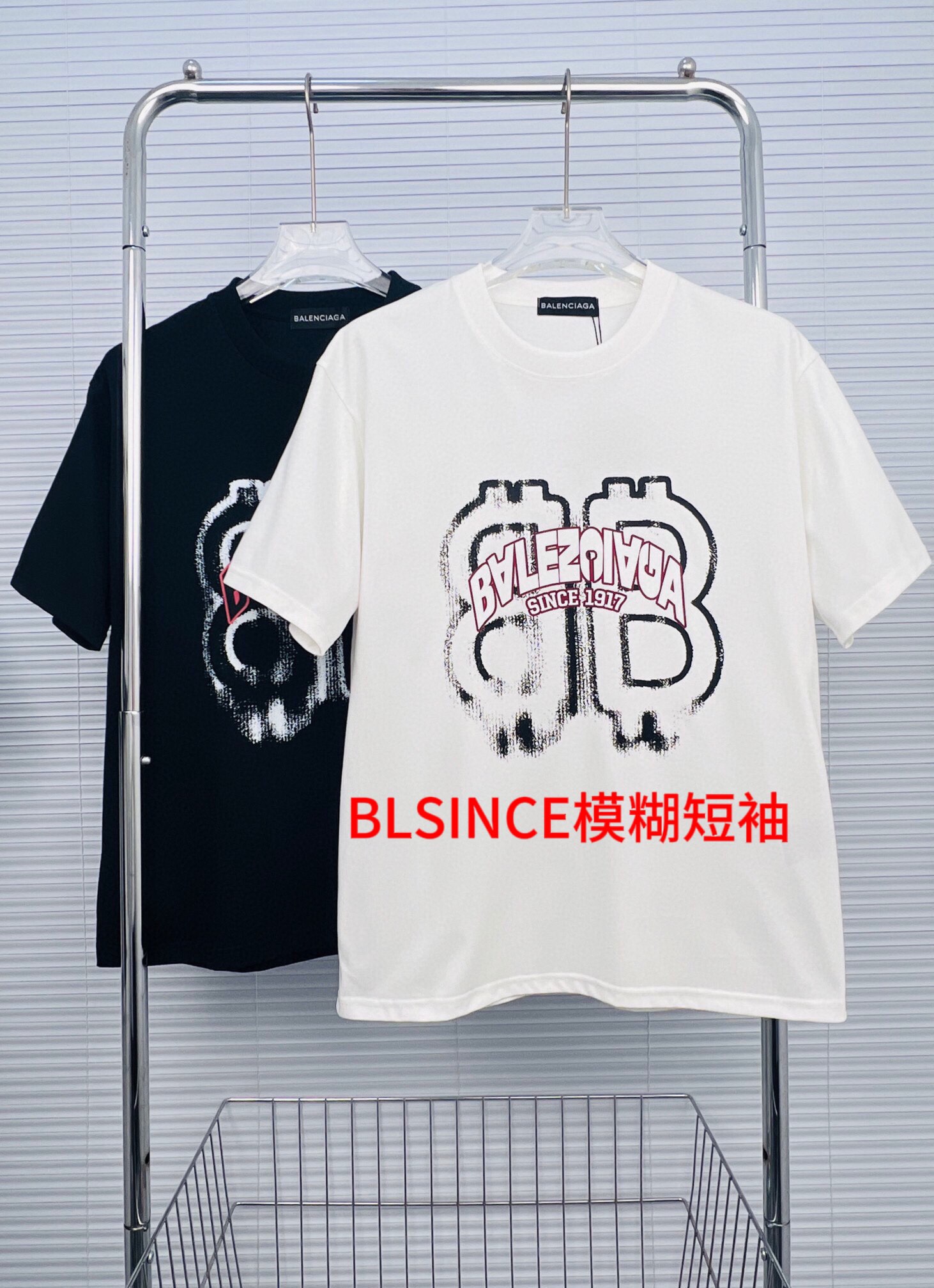BLSINCE模糊短袖新款短袖上新BAl 巴黎  2024春夏季新品  顶级康丽印花工艺 把平面图案有层次感 春夏短袖 定制纯棉面料 不易褶皱 上身极致舒适！正常范围颜色：