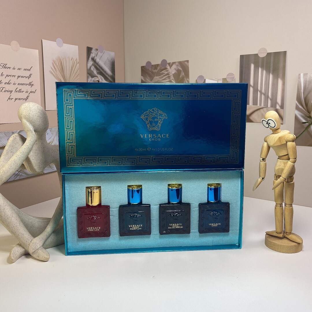 范思哲爱神中样四件套30ml*4个，带喷头，内含：红色爱神，蓝色爱神，浓香爱神，香精爱神