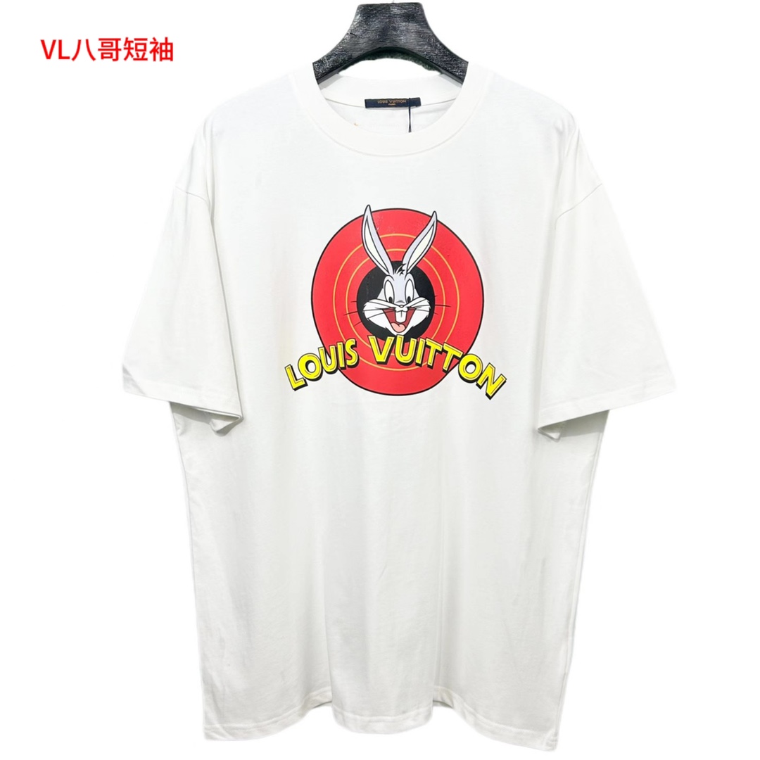 VL八哥短袖LouisVuitton路易威登Lv驴家兔年限定兔八哥短袖面料：采用200g纯棉印花：采用进口数码印1-1精准定位工艺：采用4针6线（普通工厂完全做不了）特点：穿着舒适 透气  不起球 手工舒适 厚实不变形尺码：M-4xl