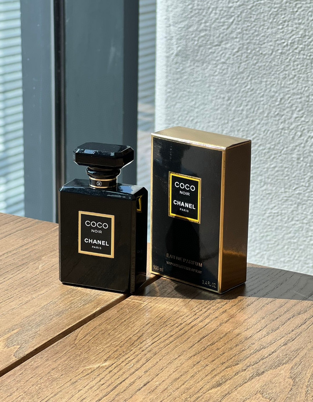 小香黑色coco香水100mlChanel 香奈儿“COCO NOIR”黑可可100ml纯粹，令人着迷，深深烙上了她的风格印记，深邃、内敛、却又充满张力。独特的质感
