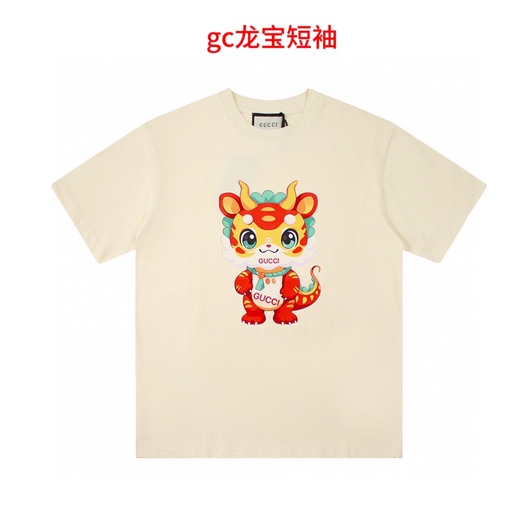 gc龙宝短袖- GUCCI/古驰龙年宝宝卡通图案短袖T恤- 购入原版开模打造，全套定制辅料，细节决定成败。- 颜色：黑 杏色- 面料：纯棉200克- 无性别区分 男女
