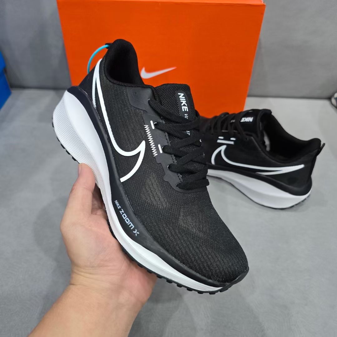  Nk Air Zoom Vomero 17 跑步鞋 黑白 码数36-44 男女现货