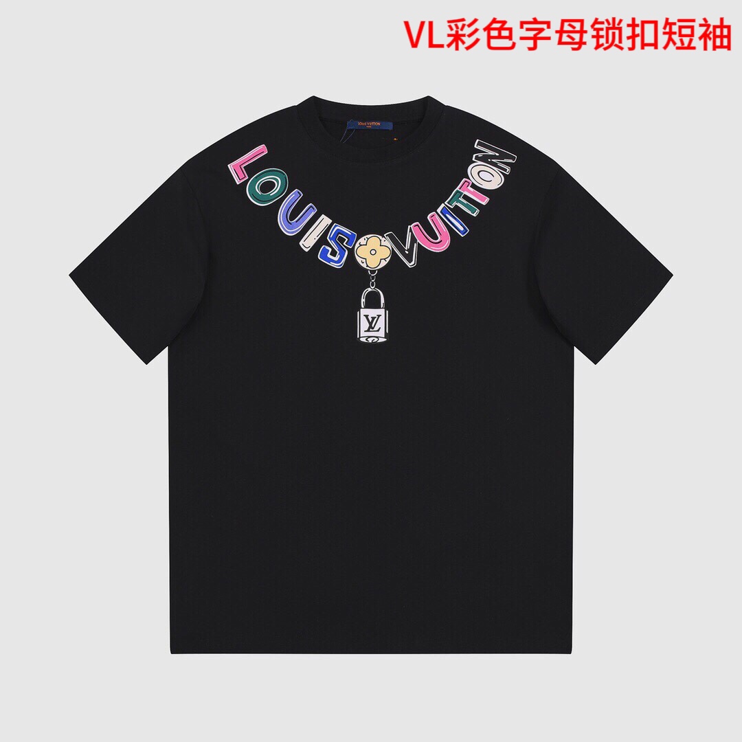 VL彩色字母锁扣短袖Louis Vuitton 路易威登，秀场限定23ss新款LV彩色字母logo锁扣印花圆领短袖T恤男女同款，立体剪裁。定制200克同缸染面料  手感非常舒服  春夏最新砖柜同步 时尚又个性  超级百搭好看的一款                男女都非常合适  人手必备款 颜色:  黑色/白色尺码：m~4xl