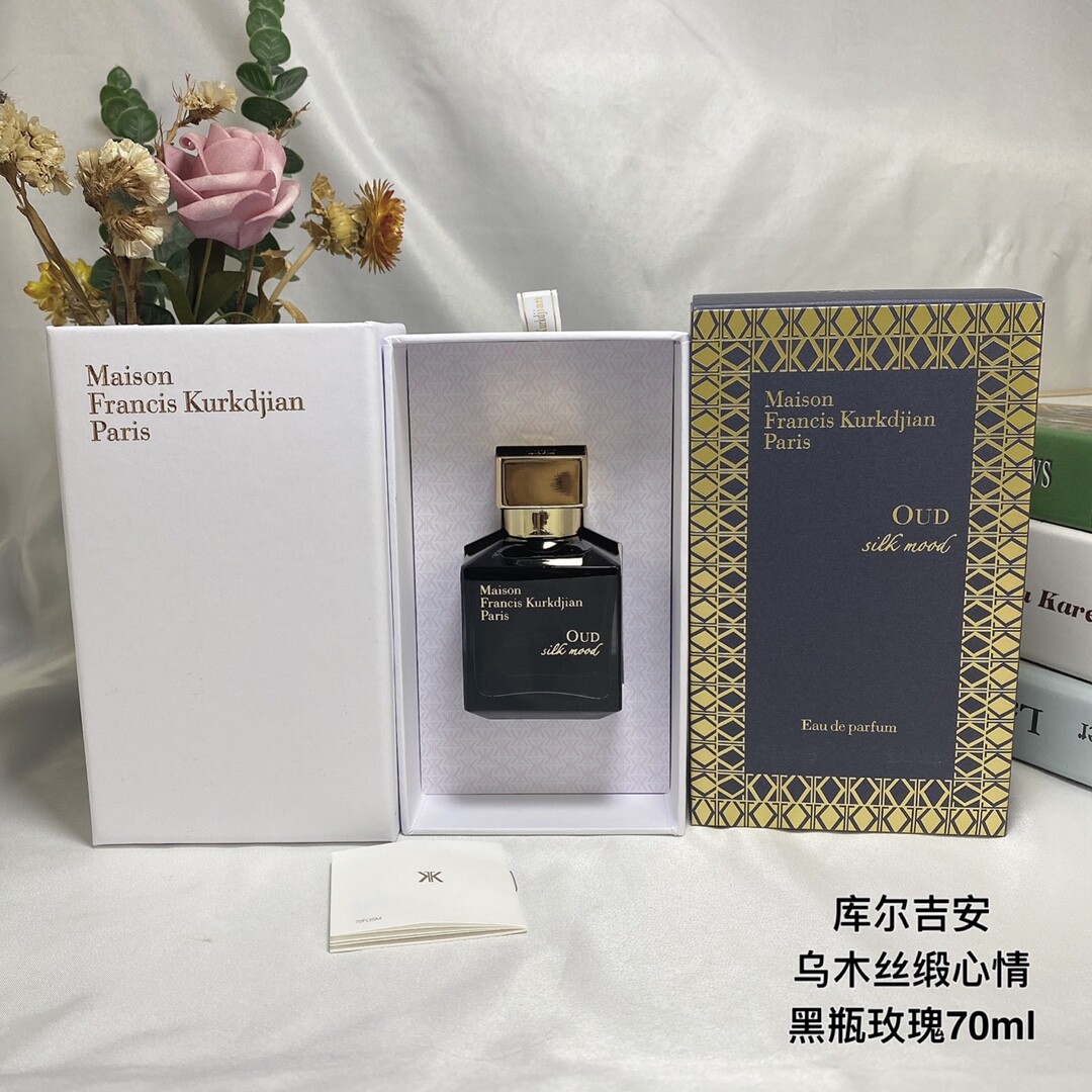 库尔吉安乌木丝缎香水70mlMFK弗朗西斯库尔吉安 丝缎乌木心情香水70ml黑瓶中性香水Maison Francis Kurkdjian Oud Satin Mood,2015香调:木质东方调