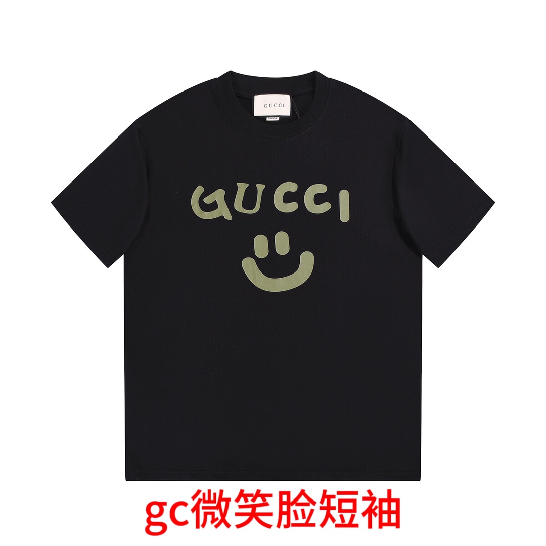 gc微笑脸短袖高品质GUCCI/古驰 带芯片GG23ss春秋笑脸短袖T恤。全新标语系列，宽松OS版型更为适合搭配各种潮流时尚造型！男女同款，原版版型，三标齐全。Colour：黑色/Size：M-4xl