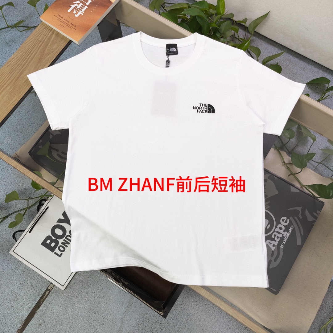 BM ZHANF前后短袖2024春夏新款The North Face北面TNF后背雪山插画图案logo字母印花休闲情侣短袖T恤，轻奢高级，上身效果，绝绝子，采用纯棉面料，全套定制辅料，印花采用胶浆印花，还原原版色度，无性别区分，男女同款，衣橱必备！颜色：黑色  白色尺码如下