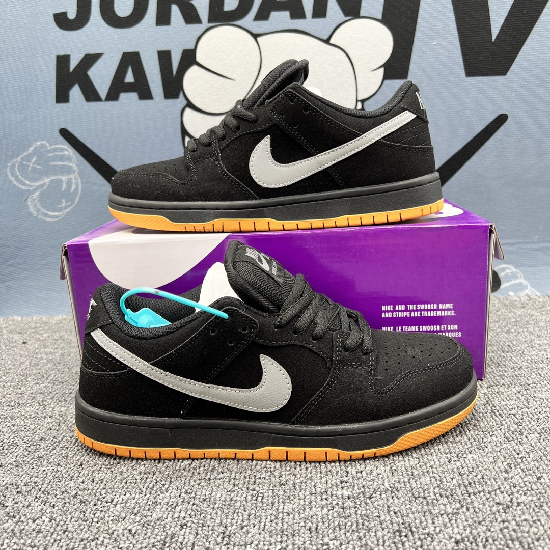  Nike Dunk SB 黑生胶 尺码36-44 男女码现货