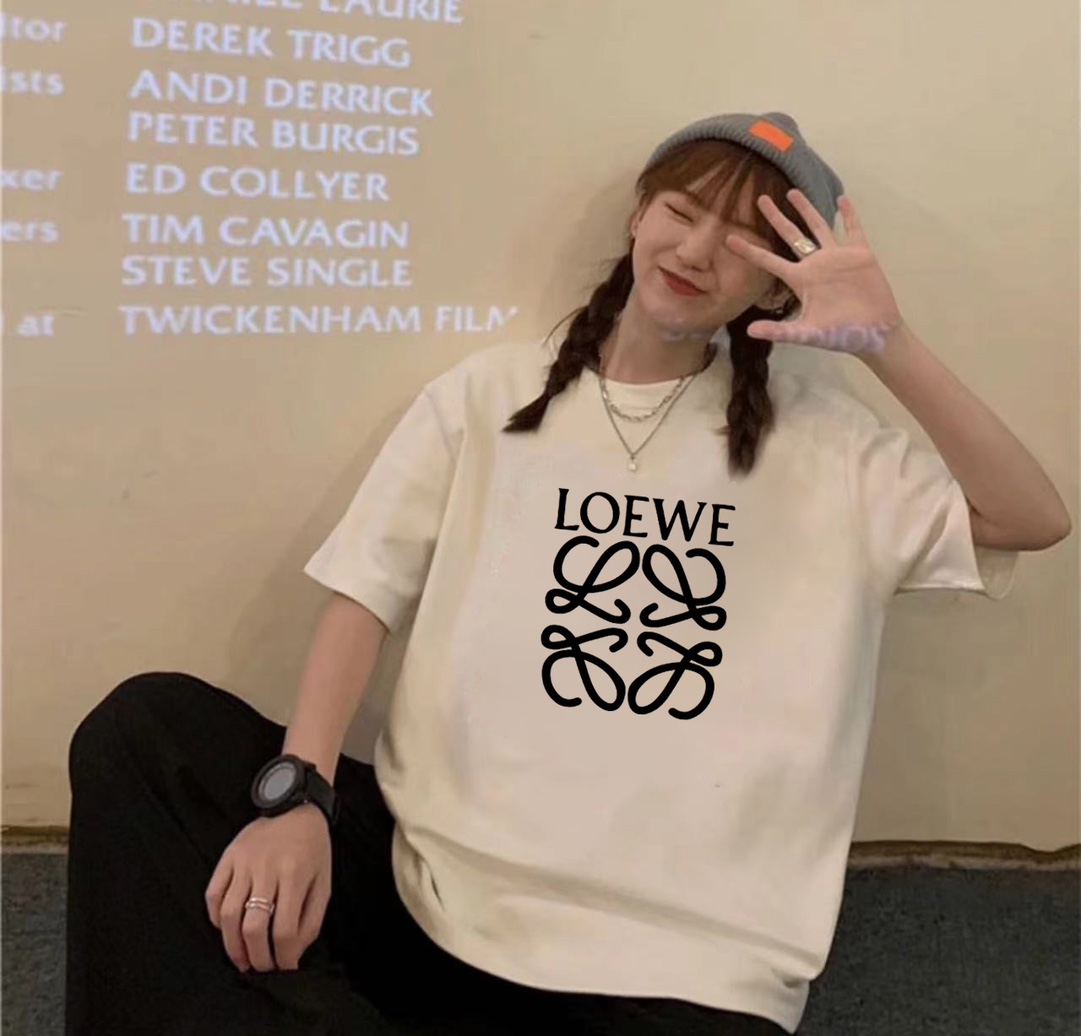 LOEWE 罗意威限定印花休闲短袖T恤Coler：白色 杏色 黑色真正的爽滑棉 高温预缩处理 整件做法采用三针五线工艺 领口 肩缝 图案采用进口胶浆印花 层层印制