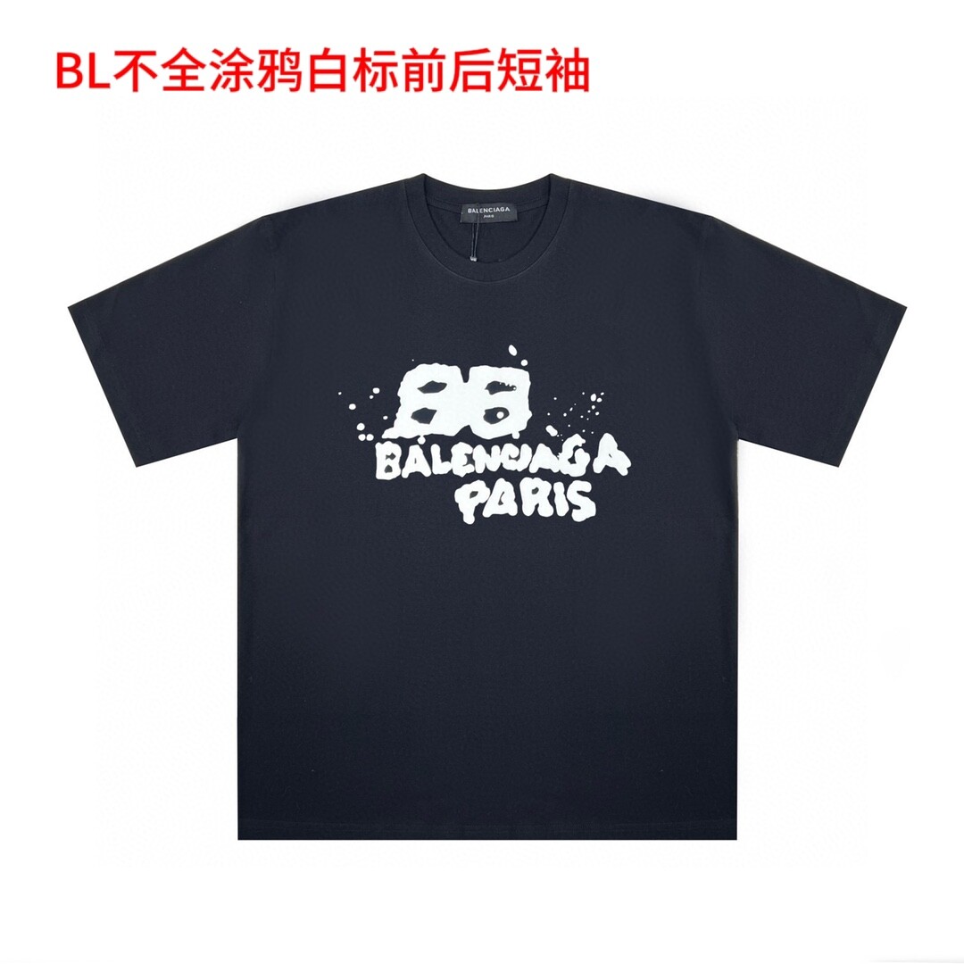 BL不全涂鸦白标前后短袖BL不全涂鸦黑标前后短袖巴黎世家2023艺术涂鸦T恤巴黎世家2023模糊字母短袖，艺术画园树点缀设计高街百搭风尚单品，单穿内搭都很好，不挑身材，上身显高级面料：200g纯棉 颜色：黑色 白色 尺码：M -4xl