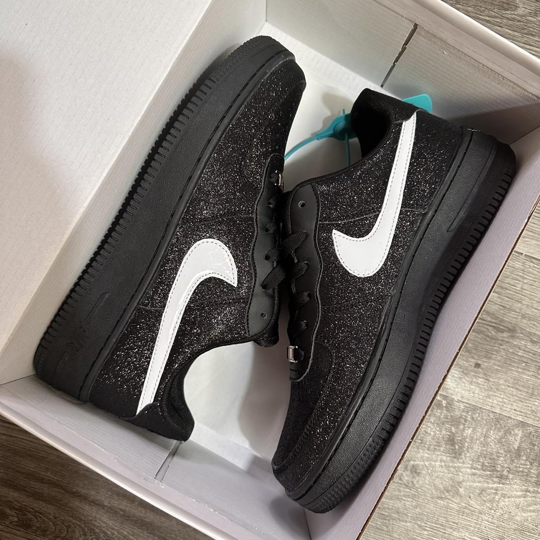 Nike Air Force 1 Low 满天星黑白 尺码：36-44 男女现货