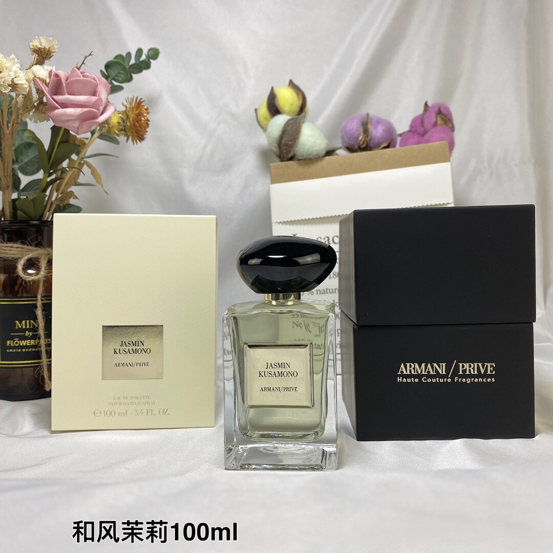 阿玛尼私藏香水100ml和风茉莉ARMANI阿玛尼珍藏系列PRIVE LES EAUX香水JASMIN KUSAMONO和风茉莉100ml 灵感来自日本花卉艺术，完美结合铃兰、印度，小茉莉、草本果香，与雪松木和檀香的木质麝，香基调相映成趣，蒙胧幽香。