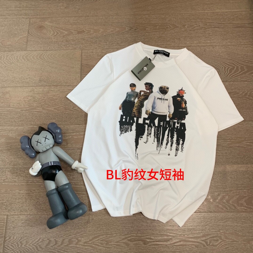 BL豹纹女短袖专柜同款 七天无理由退换 BALENCIAGE/巴黎世家C位狗头人纯棉圆领男女同款短袖T恤纯棉面料，质地柔软细腻，贴身穿非常合适