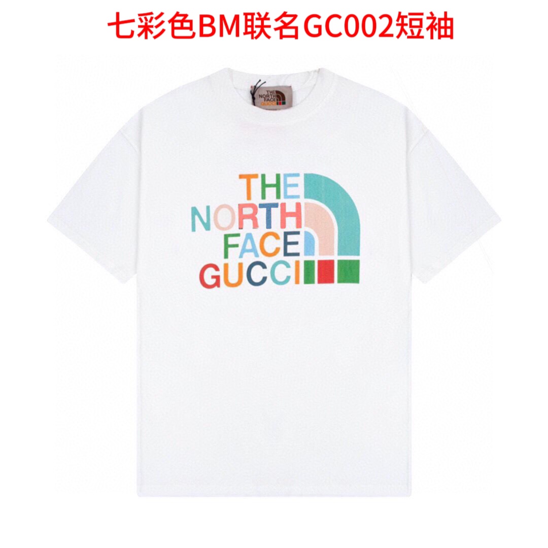 七彩色BM联名GC002短袖Gucci 古驰 The North Face与Gucci拥有相似的发展历史和价值观，并且秉持相同的探索精神，这次两大品牌特别推出The North Face x Gucci