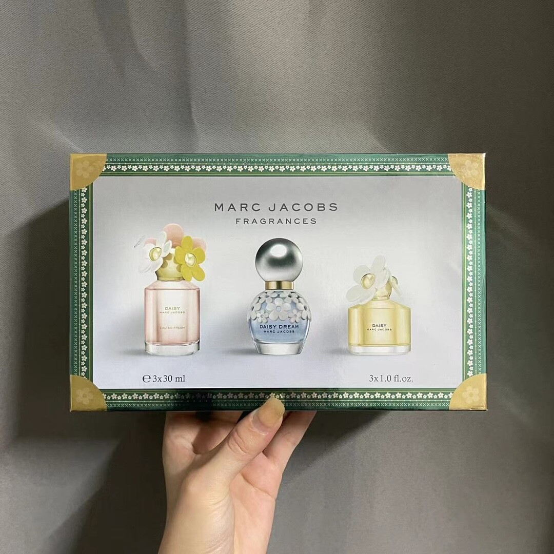 马克莫杰雏菊中样香水3件套30ml×3带喷头。味道：黄雏菊，雏菊花语，雏菊梦境。