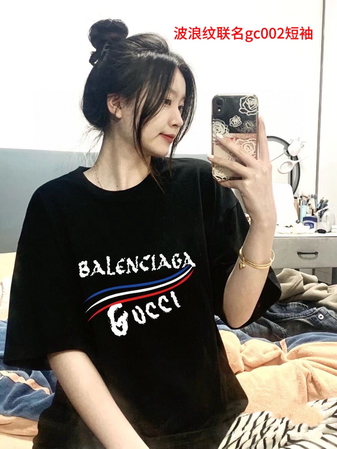 波浪纹联名gc002短袖 Balenciaga/巴黎世家可乐短袖，面料:纯棉200克品质升级，精致做工，手感柔软，充满了复古工艺还拥有厚实的手感，标志性的图标，独有的辨识度。高克重纯棉质感一流！男女同款！颜色：黑色 白色尺码:M-4XL
