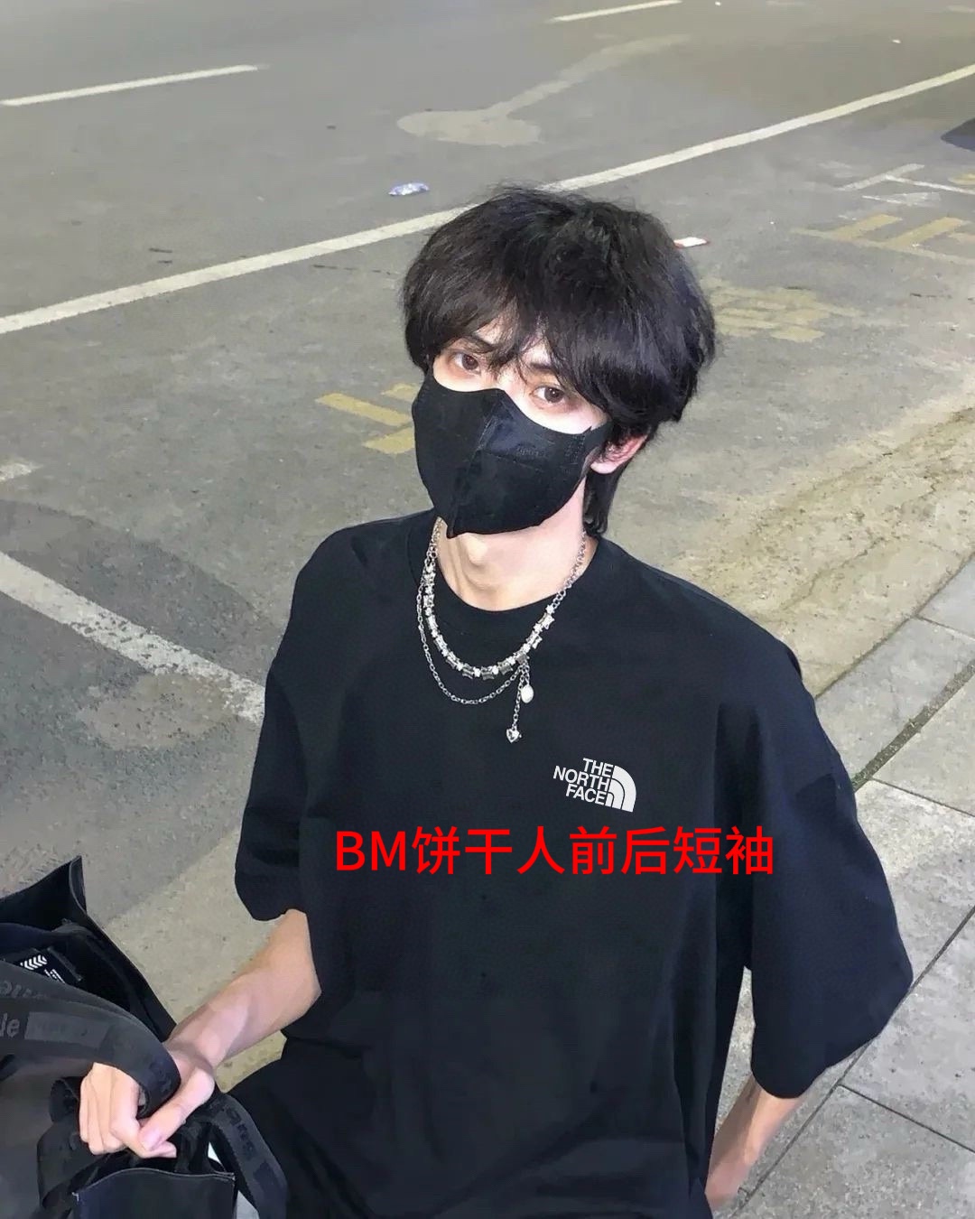 BM饼干人前后短袖The North Face 北面 韩国23ss饼干人情侣短袖商品参数采用纯棉面料  三针五线做工，领口包包边条今年火爆 看到了就忍不住要自留一件正确纹