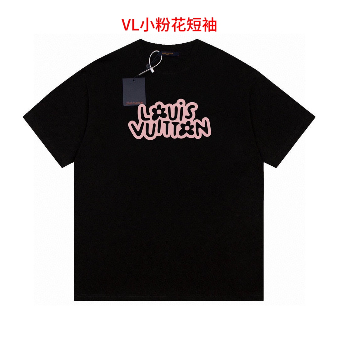 VL小粉花短袖新疆棉200克 七天无理由退换 新增260克支持文化服 班服 活动图案定制- Louis Vuitton/路易威登限定款粉色小花LOGO休闲短袖T恤- 颜色：黑色 白色- 尺码：如下- 面料:  采用纯棉面料