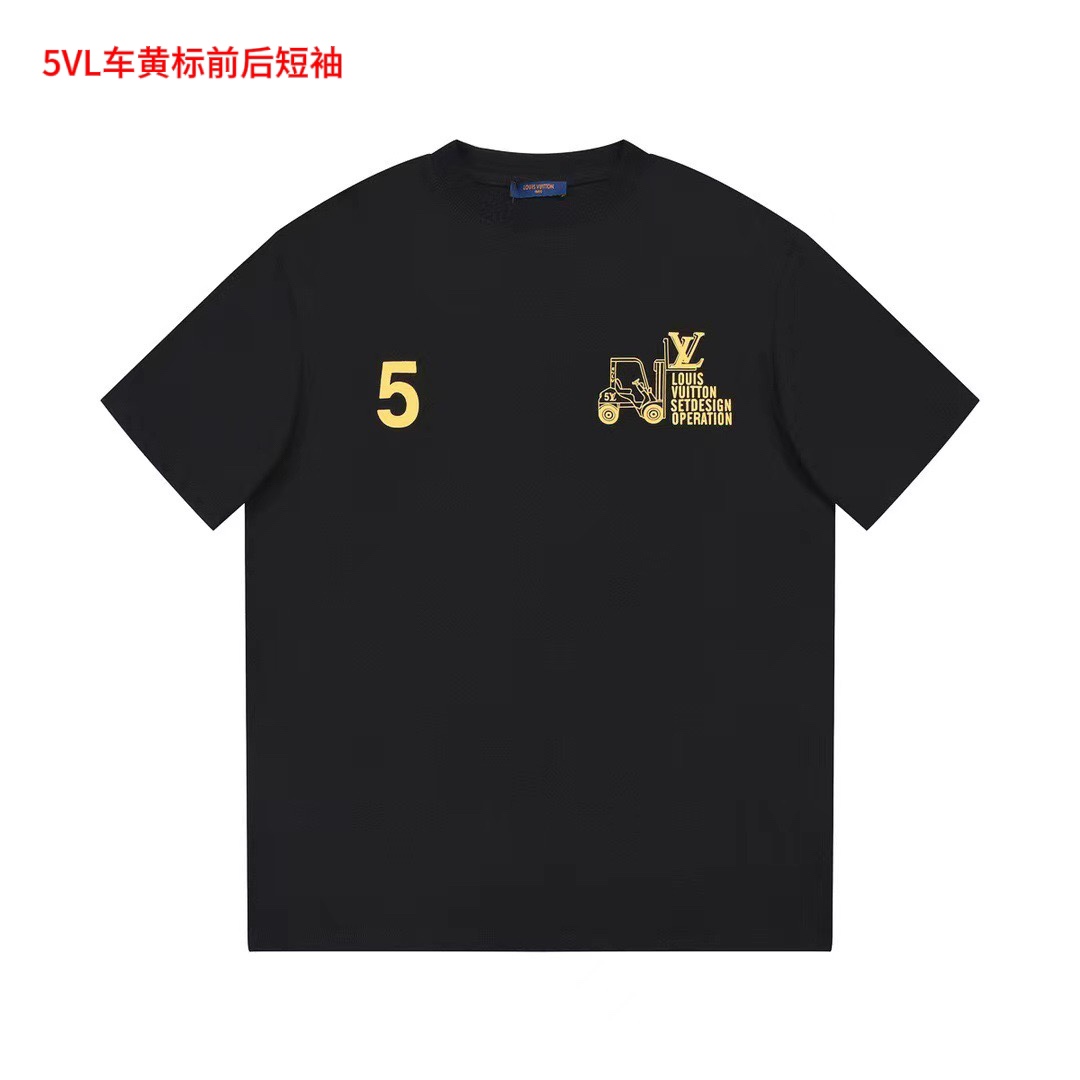 5VL车黄标前后短袖Louis Vuitton/路易威登  德国战车印花短袖Logo标识精致升级，灵感源自八十年代复古原版面料 官方同款 同缸染面料  手感非常舒服  春夏最新砖柜同步  时尚又个性  超级百搭好看的一款                男女都非常合适  人手必备款 颜色: 黑色尺码：M-4XL