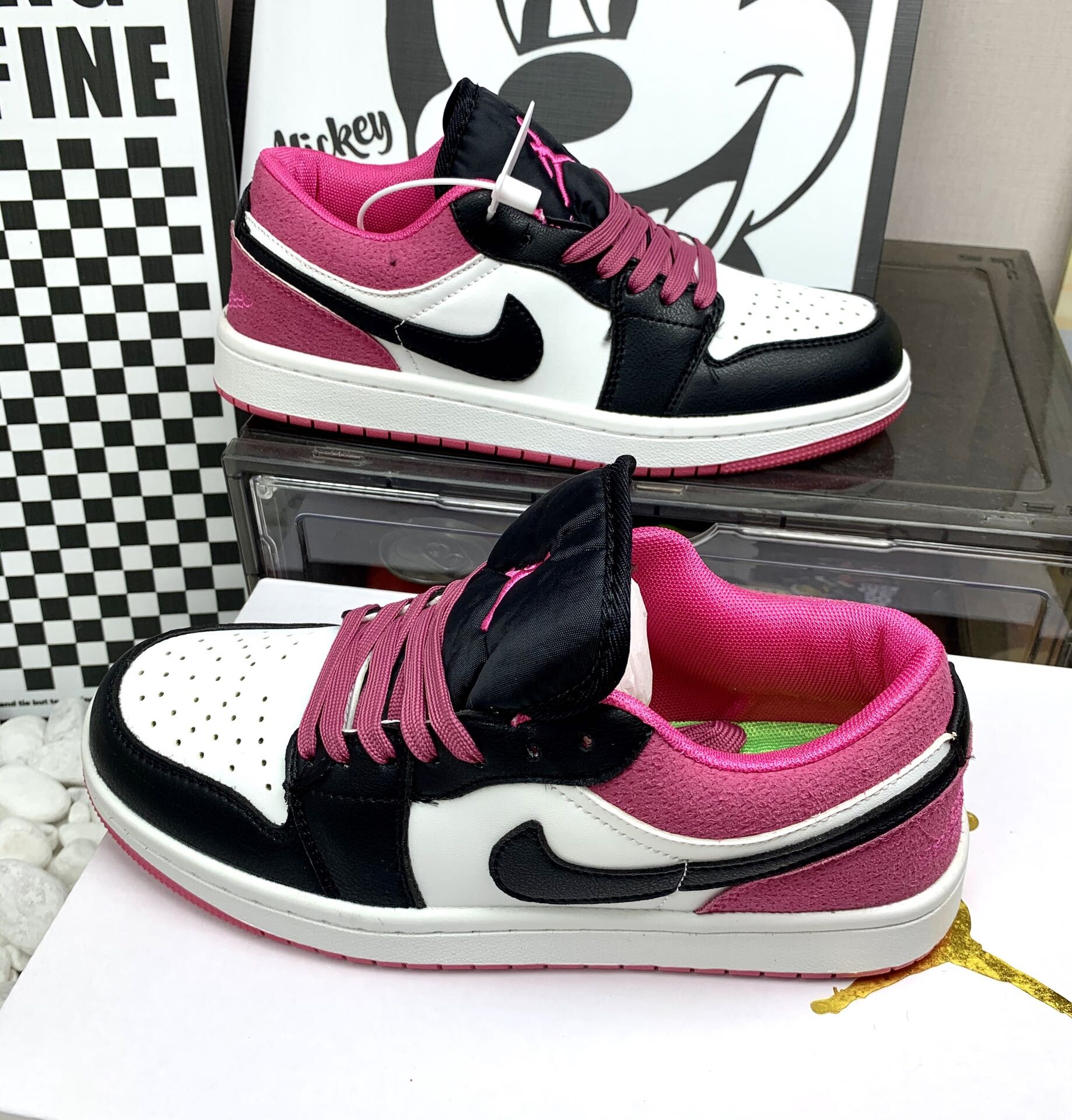 Air Jordan 1 Low Aj1低帮 黑粉 码数36-44 男女现货 鞋头鞋孔激光打孔  厚鞋舍 填充橡胶底（摩擦吱吱响）附送+手提袋