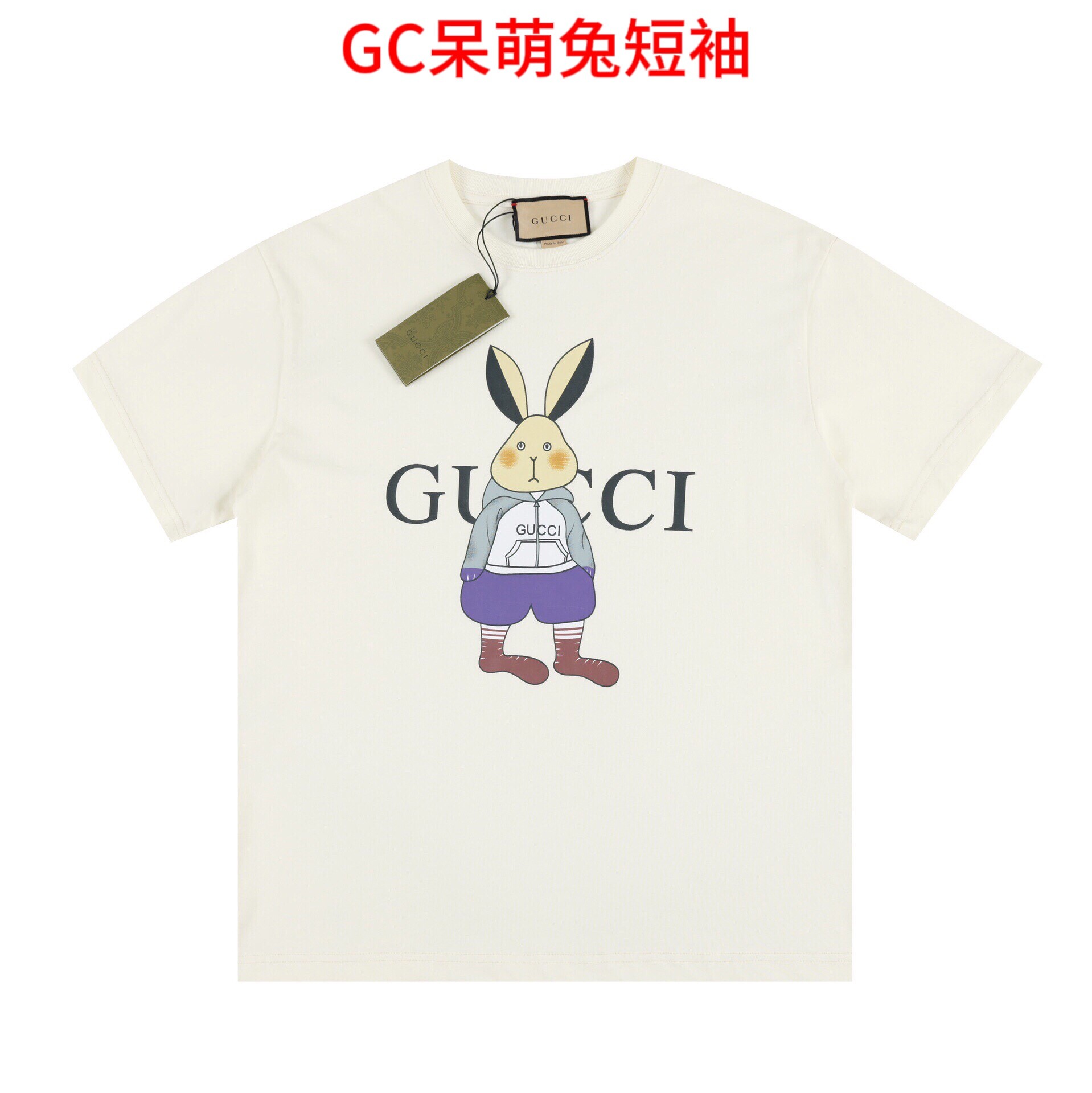 GC呆萌兔短袖Gucc1  古驰 23Fw 春夏最新兔年限定短袖重磅联名呆萌兔印花logo。胸前印花卡通ins潮流兔面料定织32s双纱精梳棉200g  采用进口百灵达印花机 细节完美  定制辅料  领标纯手工缝合 独家高品质 是一款高工艺T恤单品 男女同款颜色：杏色尺寸：M-4xl