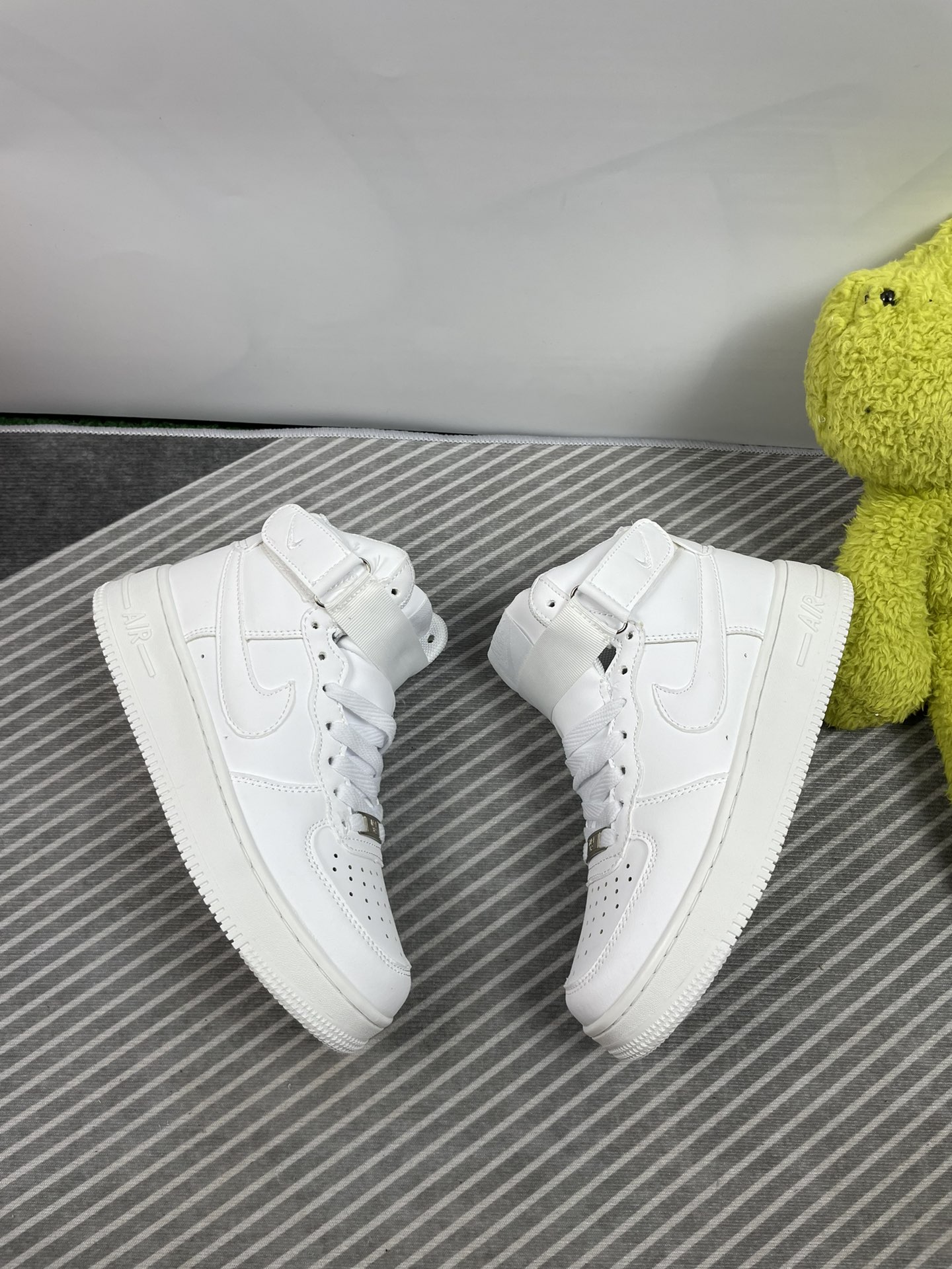 Nike Air Force 1 Mid AF1 空军一号中帮  纯白 码数36-44 男女现货