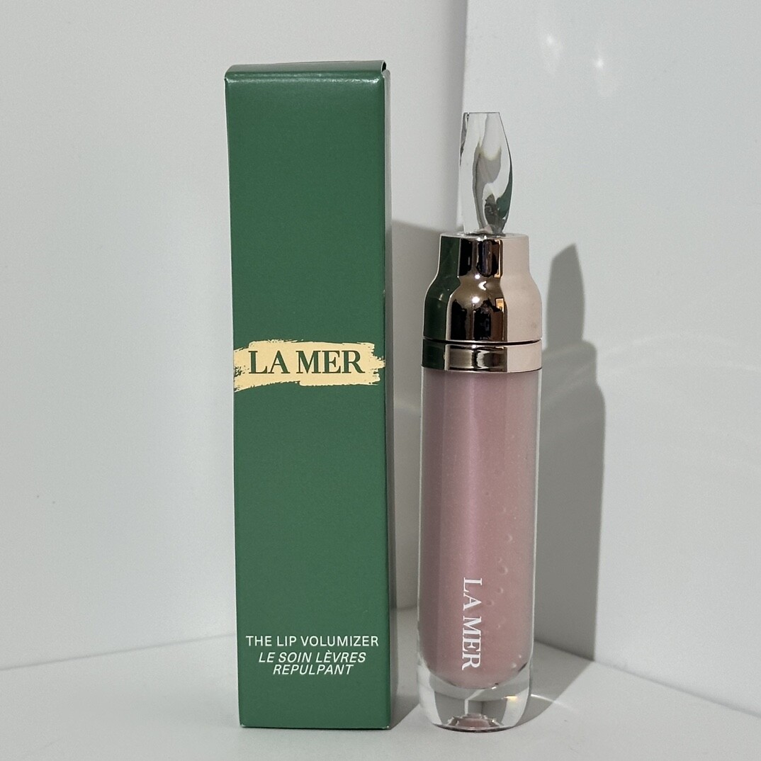 海蓝之谜丰唇蜜7mlA83编码！配中文标！海蓝之谜丰唇蜜7ml！～有淡淡薄荷的清香。买它！一定要买！ 平时涂口红比较多的美人们，强烈推荐海蓝之谜唇部修护精华，涂在嘴上冰冰凉凉，能修护唇纹，效果超赞