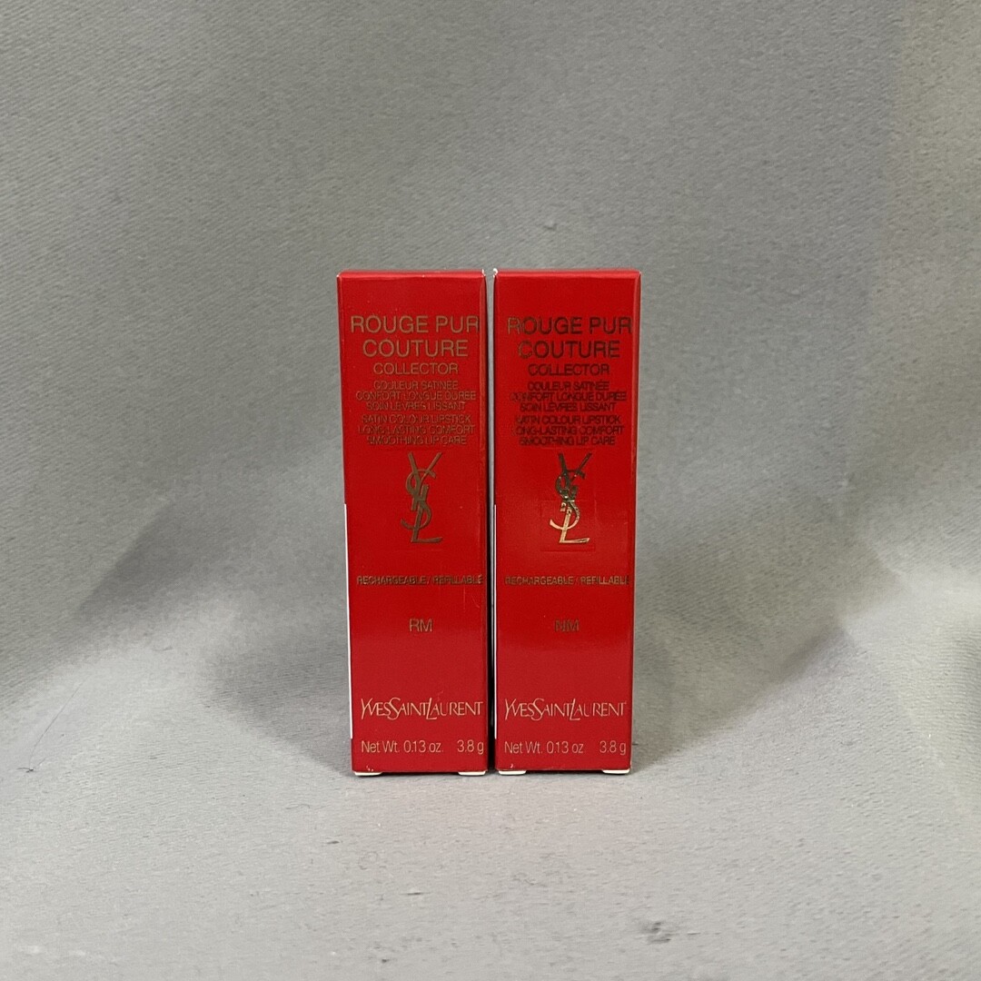 圣罗兰方管红管口红实拍现货2色：NM#，RM#。圣罗兰新年红色方管口红！圣罗兰全红方管口红YSL圣罗兰方管红管#NM 裸缪斯松弛感满满低饱和裸杏色低饱和请按照这个标准卷!YSL圣罗兰方管红管#RM 红缪斯蓝调正红 热烈明媚的颜色!好显白贵气!
