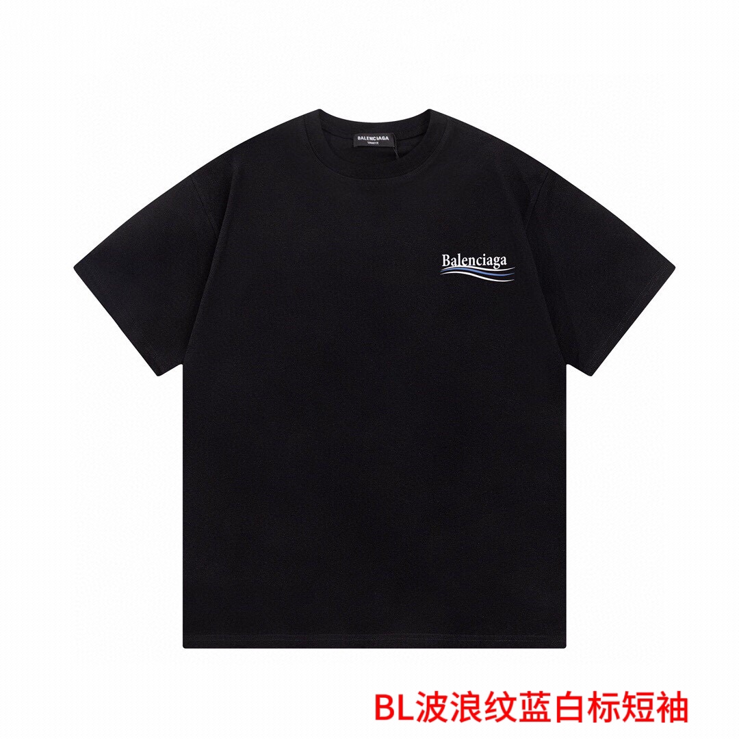 BL波浪纹蓝白标短袖Balenciaga/巴黎世家  23FW新款经典可乐波浪字母Logo印花短袖男女同款    采用双纱面料， 直喷工艺，手感非常舒服  永不过时的经典款，OS落肩版型 时尚又个性  超级百搭好看的一款颜色：黑色 白色尺码：M-4XL