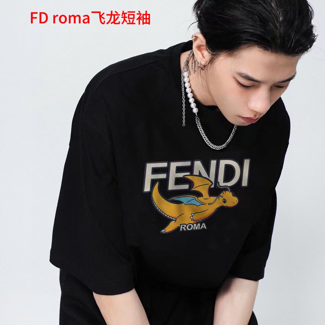 FD roma飞龙短袖FEND芬迪 2024夏季新款 龙年限定 联名宝可梦 数码喷印联名字母logo 短袖t恤颜色：黑/白码数：M-4xl面料：200克纯棉