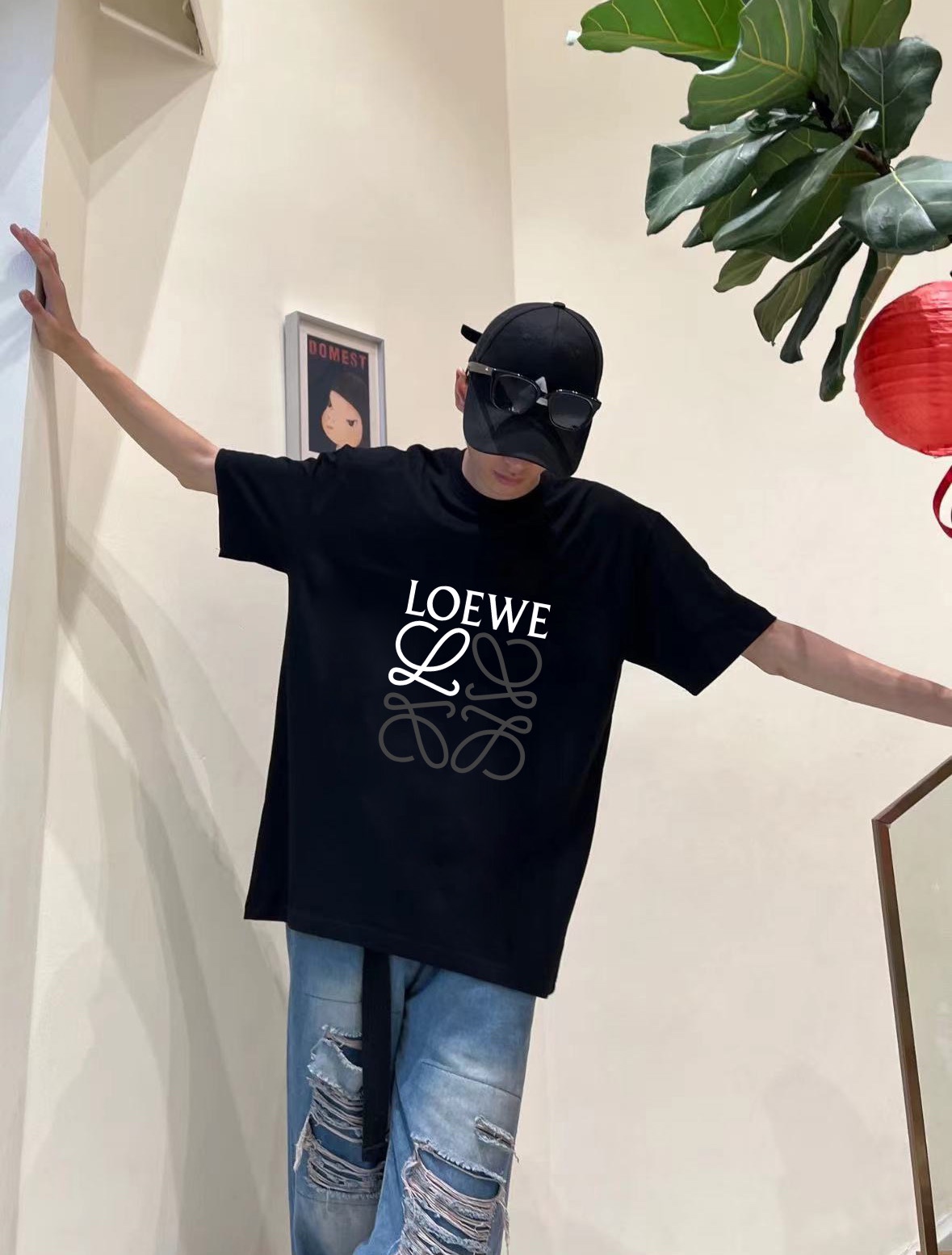 LOEWE 罗意威限定印花休闲短袖T恤Coler：白色 杏色 黑色真正的爽滑棉 高温预缩处理 整件做法采用三针五线工艺 领口 肩缝 图案采用进口胶浆印花 层层印