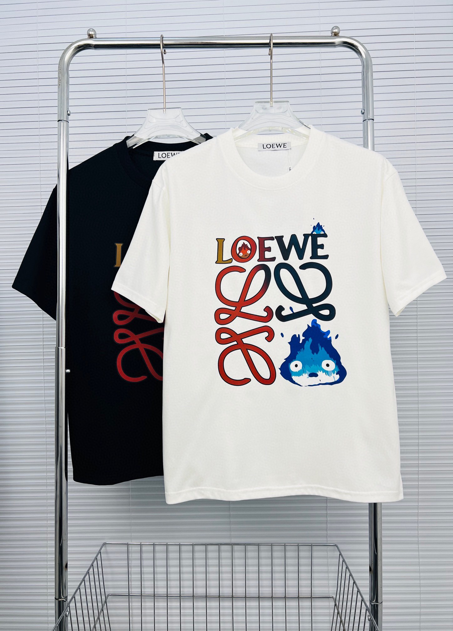 罗意威LOEWE/新款2024独家 高端定制。 休闲圆领款，独家定制科技面料，定制原版螺纹，档次极高，工艺精湛，双纱特定面料，上身舒适且帅到爆！各路潮人的最爱，男女同穿，当情侣款哦！颜色：黑色/白