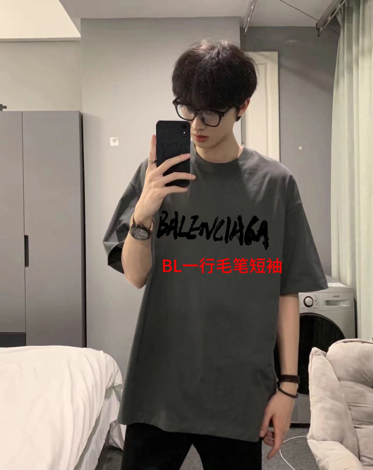 BL一行毛笔短袖Balenciaga 巴黎世家毛笔书画圆领短袖T恤面料采用纯棉双纱面料  双线二本针压线 久洗不变形 高端进口印花 随意水洗情侣可穿 男女同款黑色—白色—炭灰色尺码如下