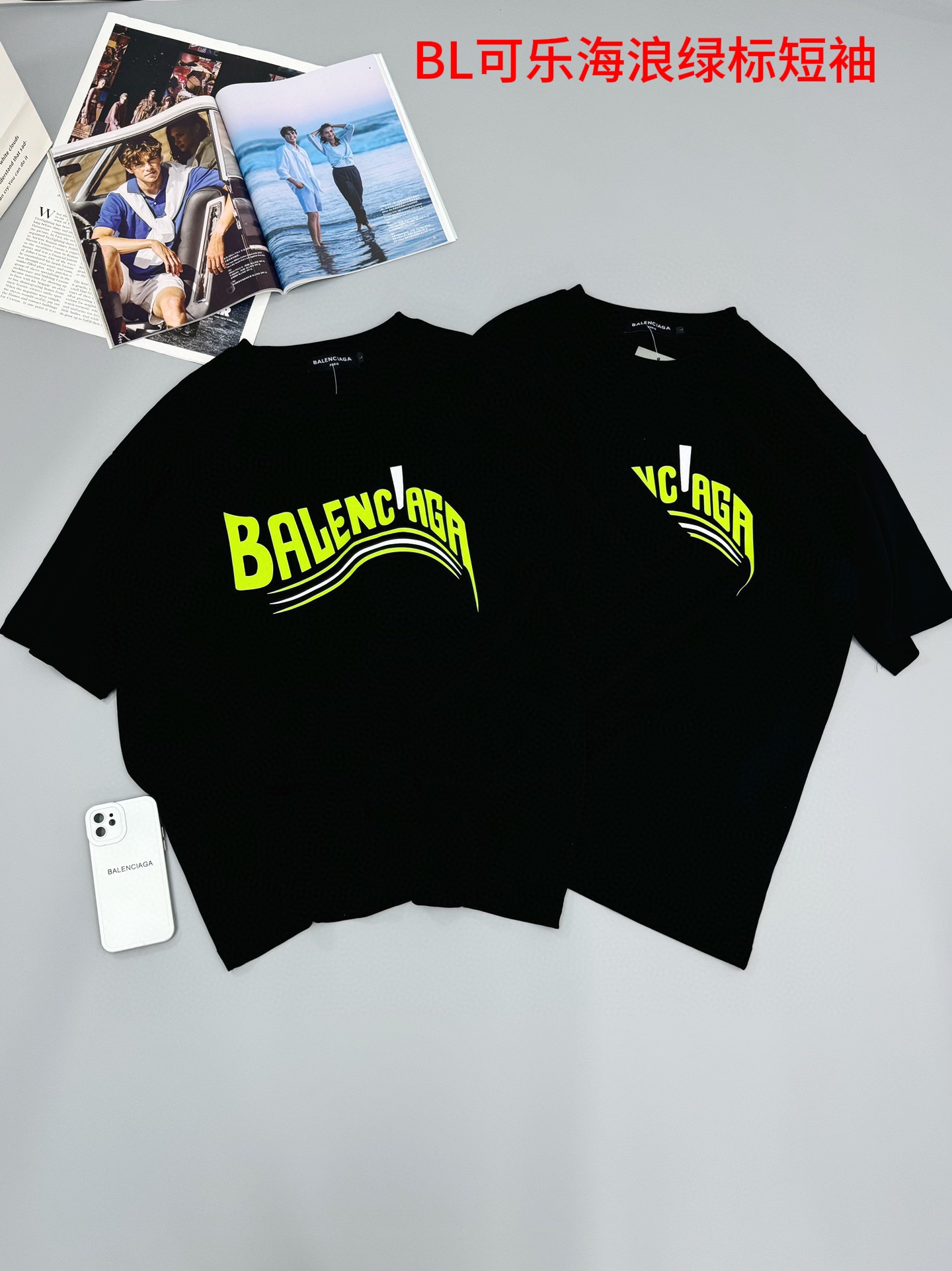 BL可乐海浪绿标短袖BALENCIAGA 巴黎世家绿色可乐海浪logo印花休闲短袖T恤定制纯棉面料绿色印花超级清新 撞色立体布面干净，布纹清晰，手感非常细腻扎实增加穿着舒适度 整衣立体定位剪裁上身帅气十足，版型极佳 男女同款，超级百搭颜色:黑色尺码如下